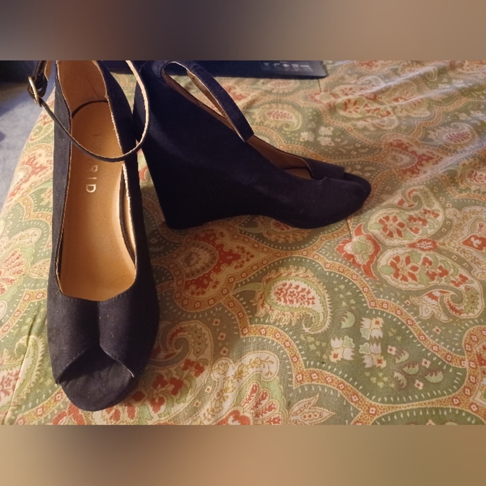 Torrid 10 black wedge heels shoes